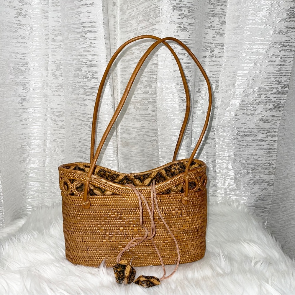 Straw Bag With Drawstring Closure - image 1